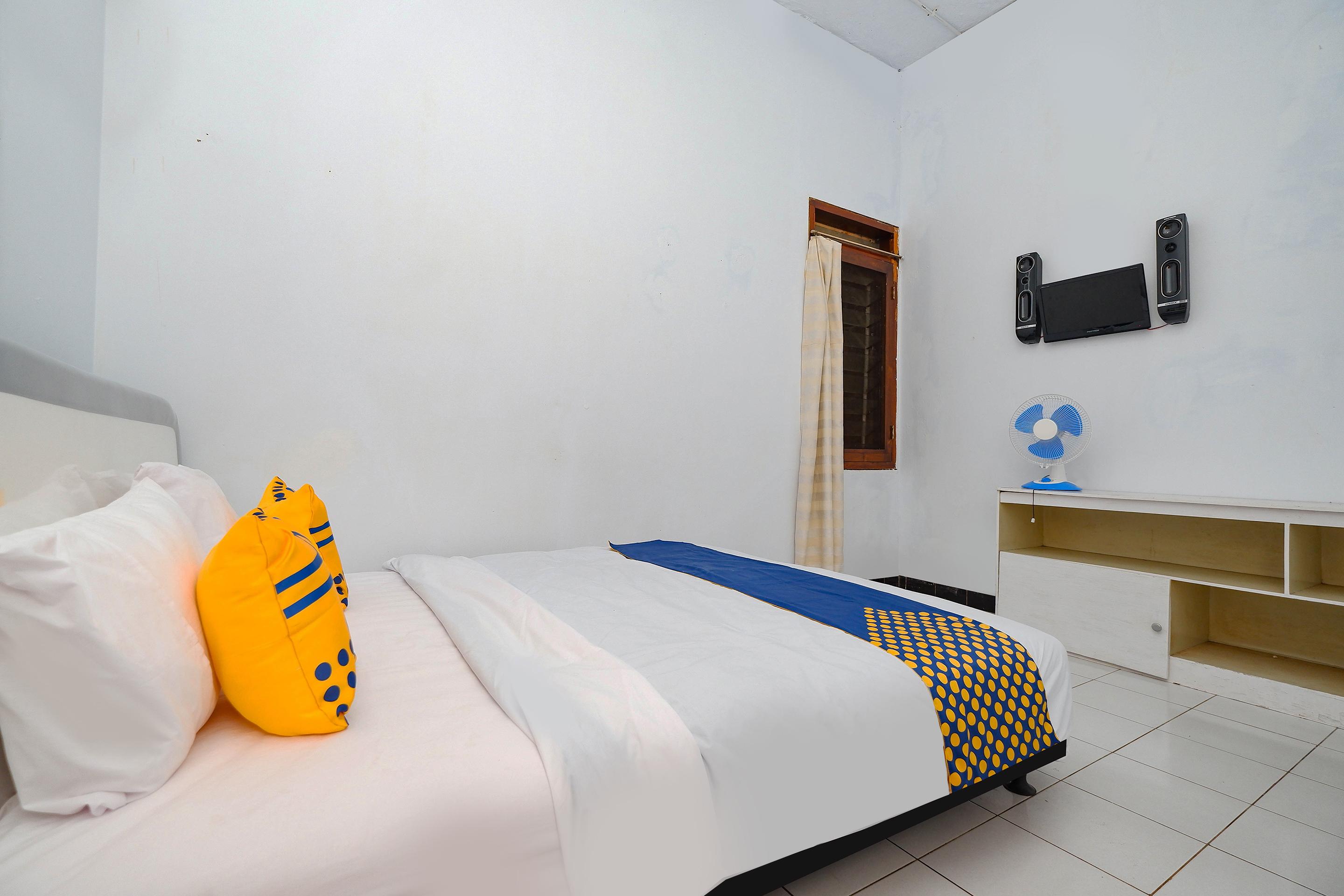 Oyo 2240 Simpang Tujuh Residence Kudus Exterior foto