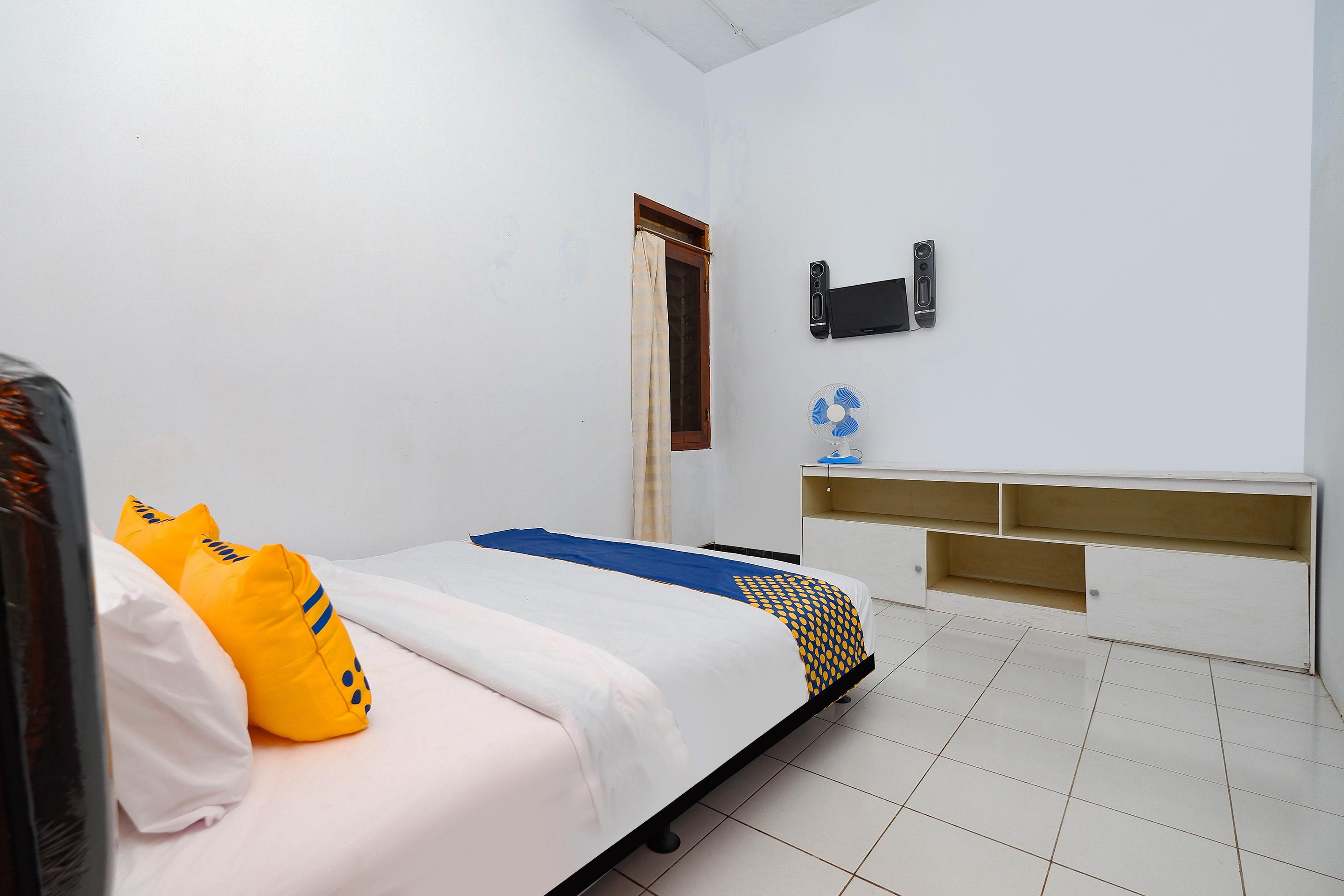Oyo 2240 Simpang Tujuh Residence Kudus Exterior foto