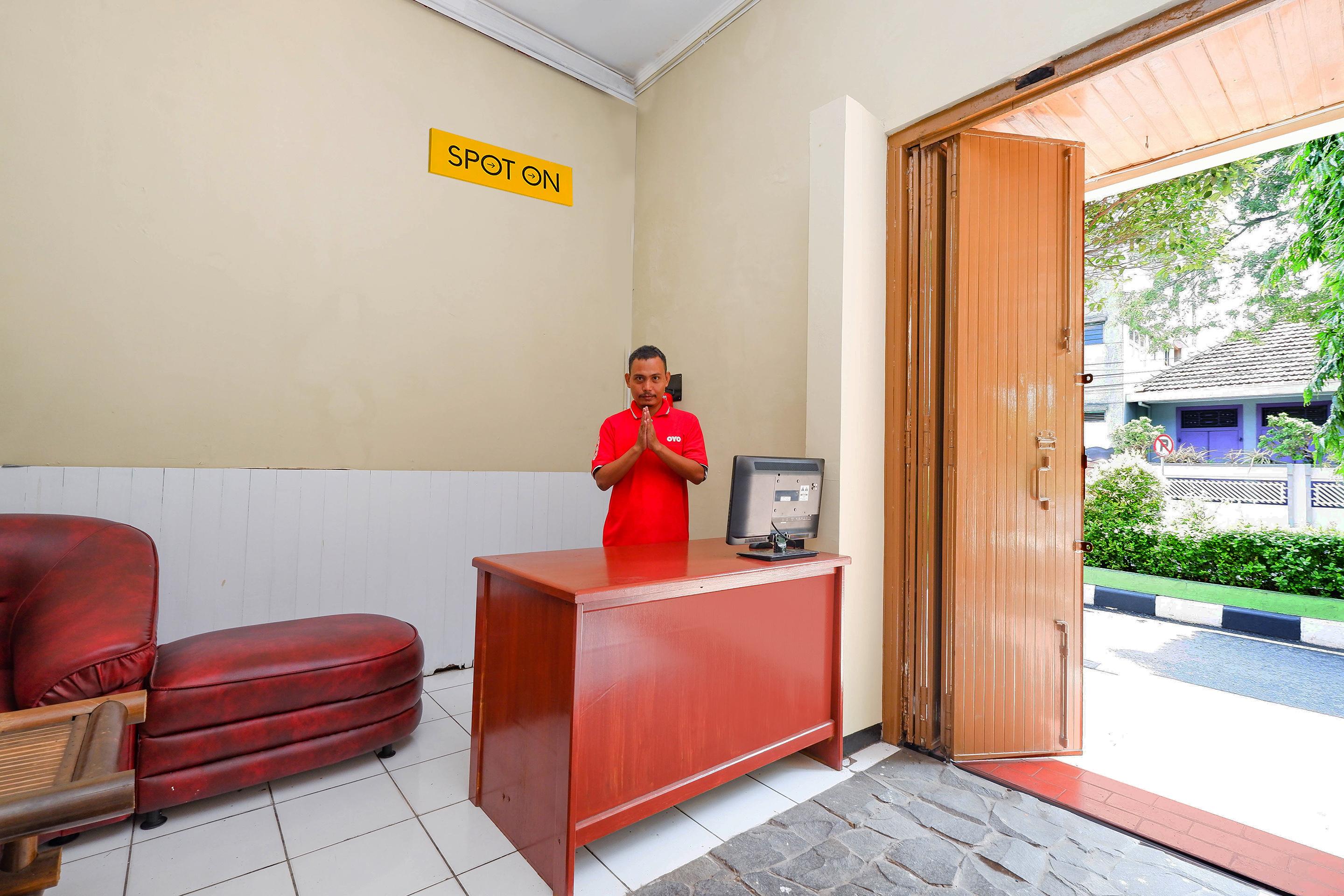 Oyo 2240 Simpang Tujuh Residence Kudus Exterior foto