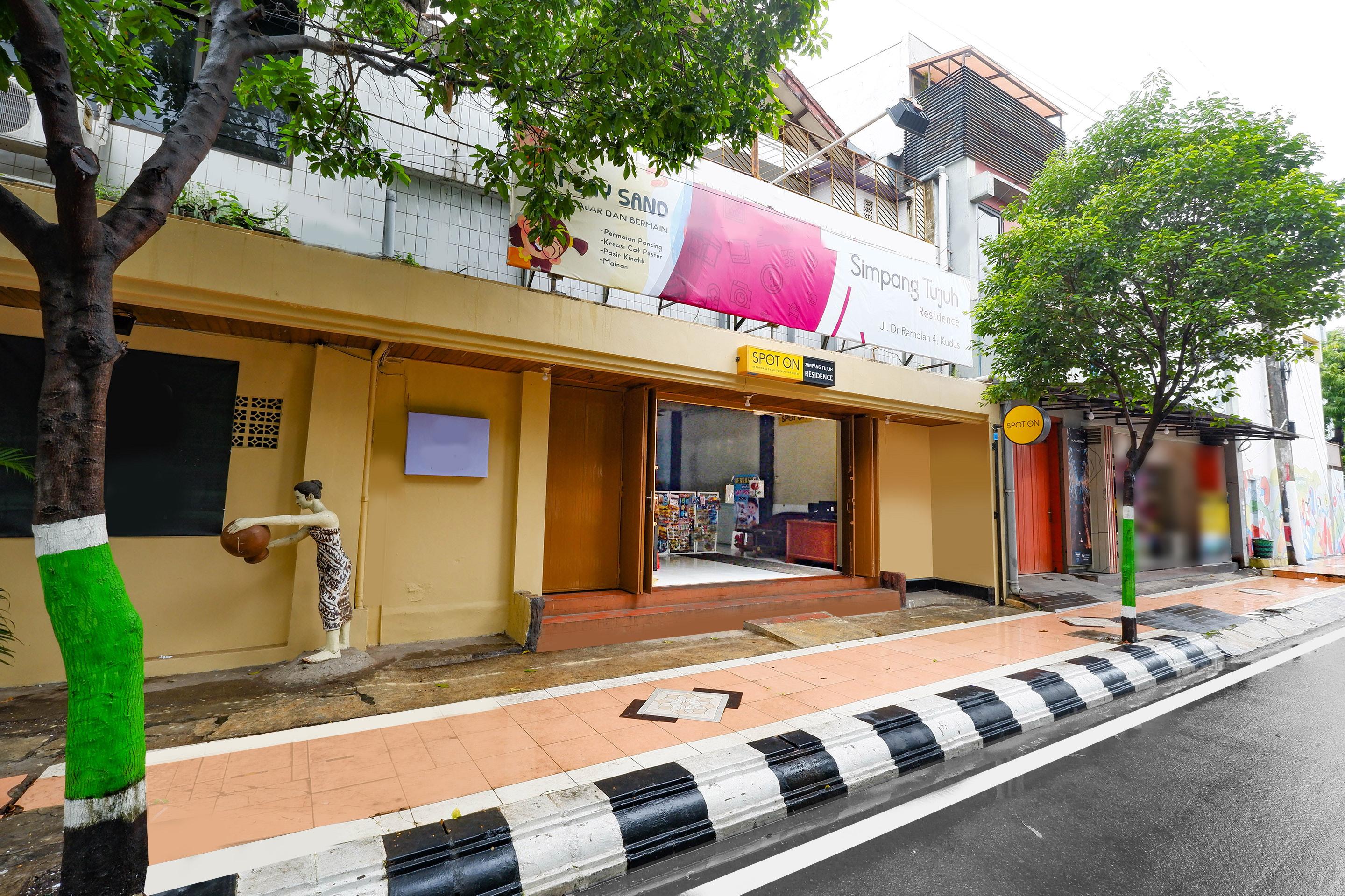 Oyo 2240 Simpang Tujuh Residence Kudus Exterior foto