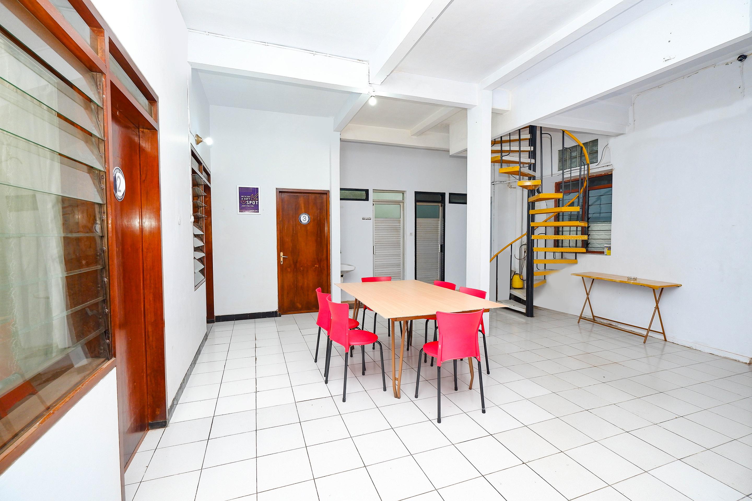 Oyo 2240 Simpang Tujuh Residence Kudus Exterior foto