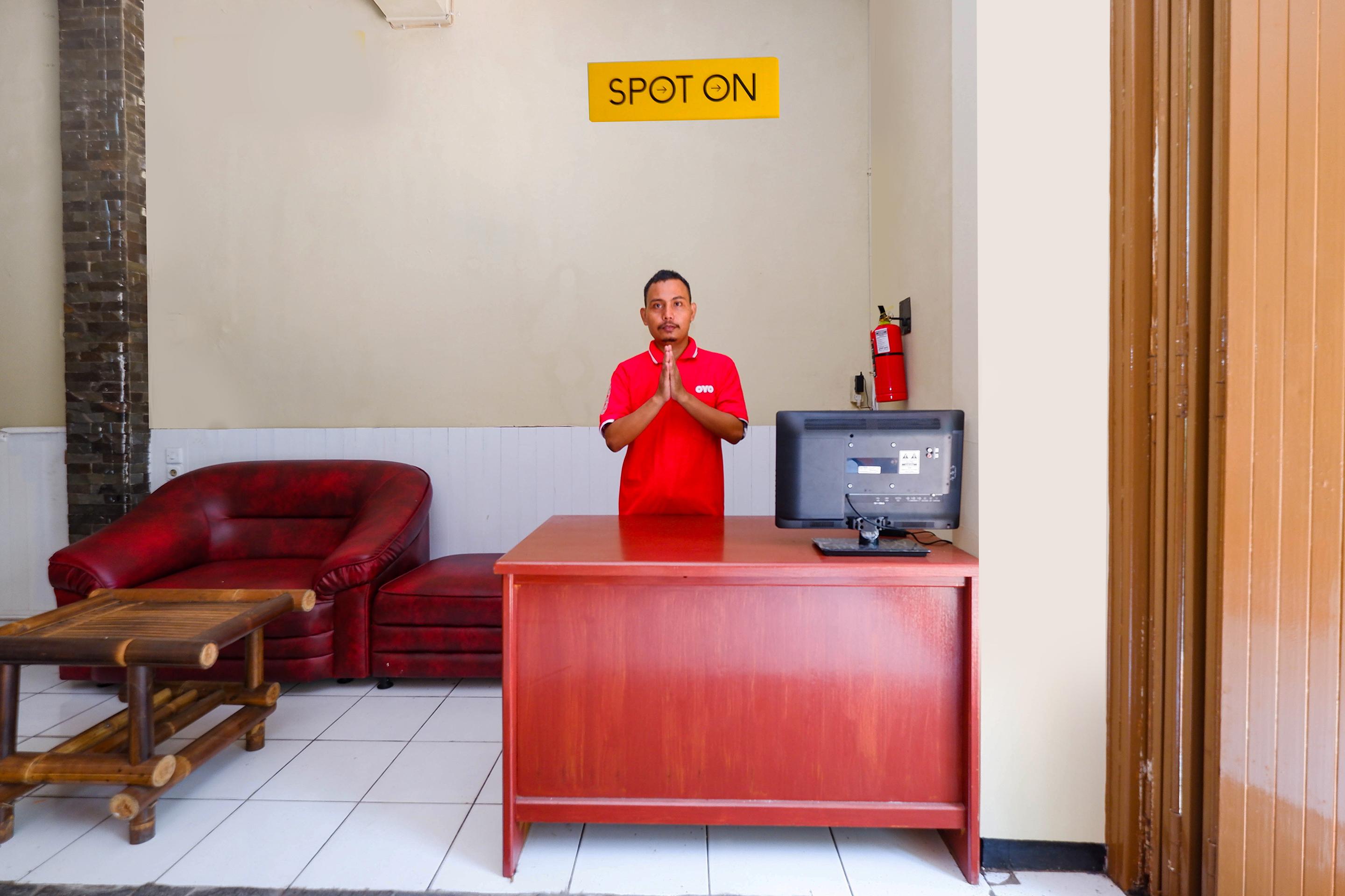 Oyo 2240 Simpang Tujuh Residence Kudus Exterior foto